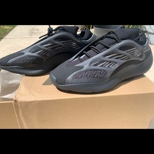 Text 700 V3 Men’s US 11